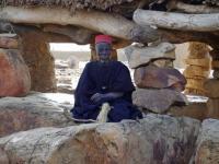 Afrikanischer Geistlicher bei den Dogon