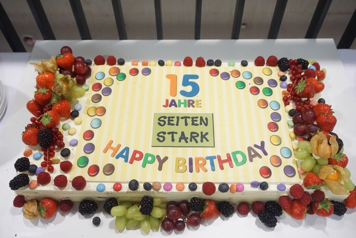Geburtstags-Torte Zum Geburtstag gab es auch eine große Seitenstark-Torte.