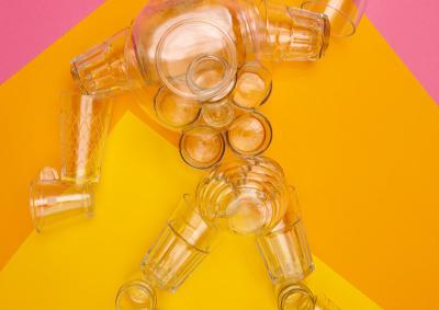 Ein gläserner Plastikroboter